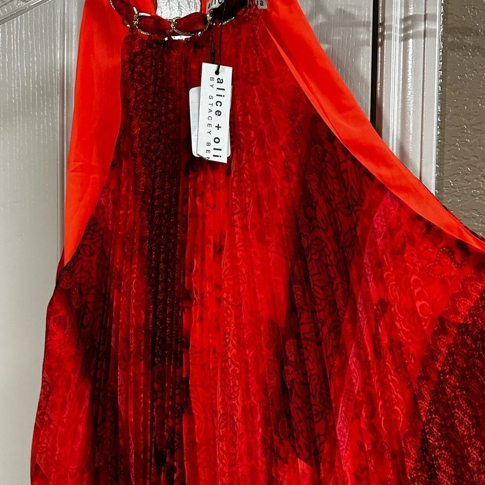 ALICE + Olivia Holiday Halter Top Chaineck Pleated vibrant Md fits Sm-Lg NWT - Picture 12 of 17